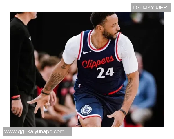 鲍威尔高效表现25分钟内砍下23分6助攻助力球队胜利 鲍威尔高效表现25分钟内砍下23分6助攻助力球队胜利