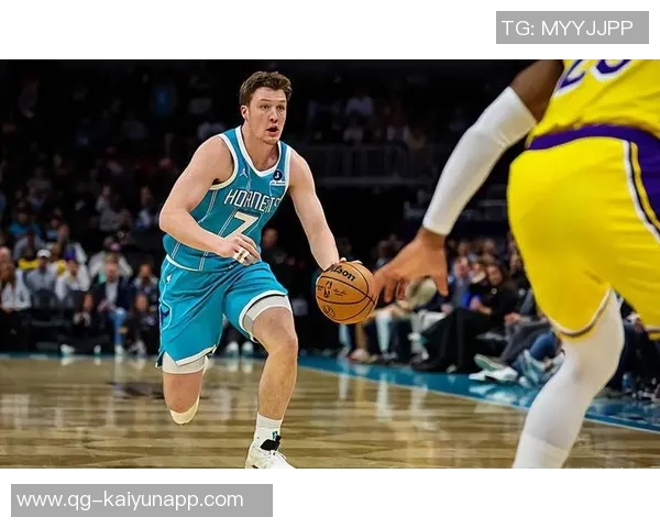 克尼佩尔表现出色4号秀13投6中贡献18分2篮板2助攻助力球队胜利