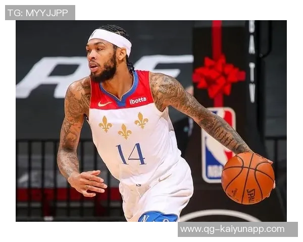 火箭客战鹈鹕登机照曝光KD羽绒服气质出众电风扇随队征战