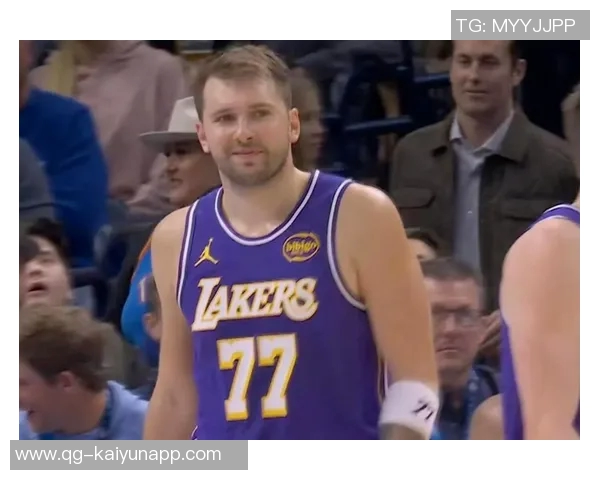 东契奇幽默自嘲英语水平调侃八村塁大学经历引发关注